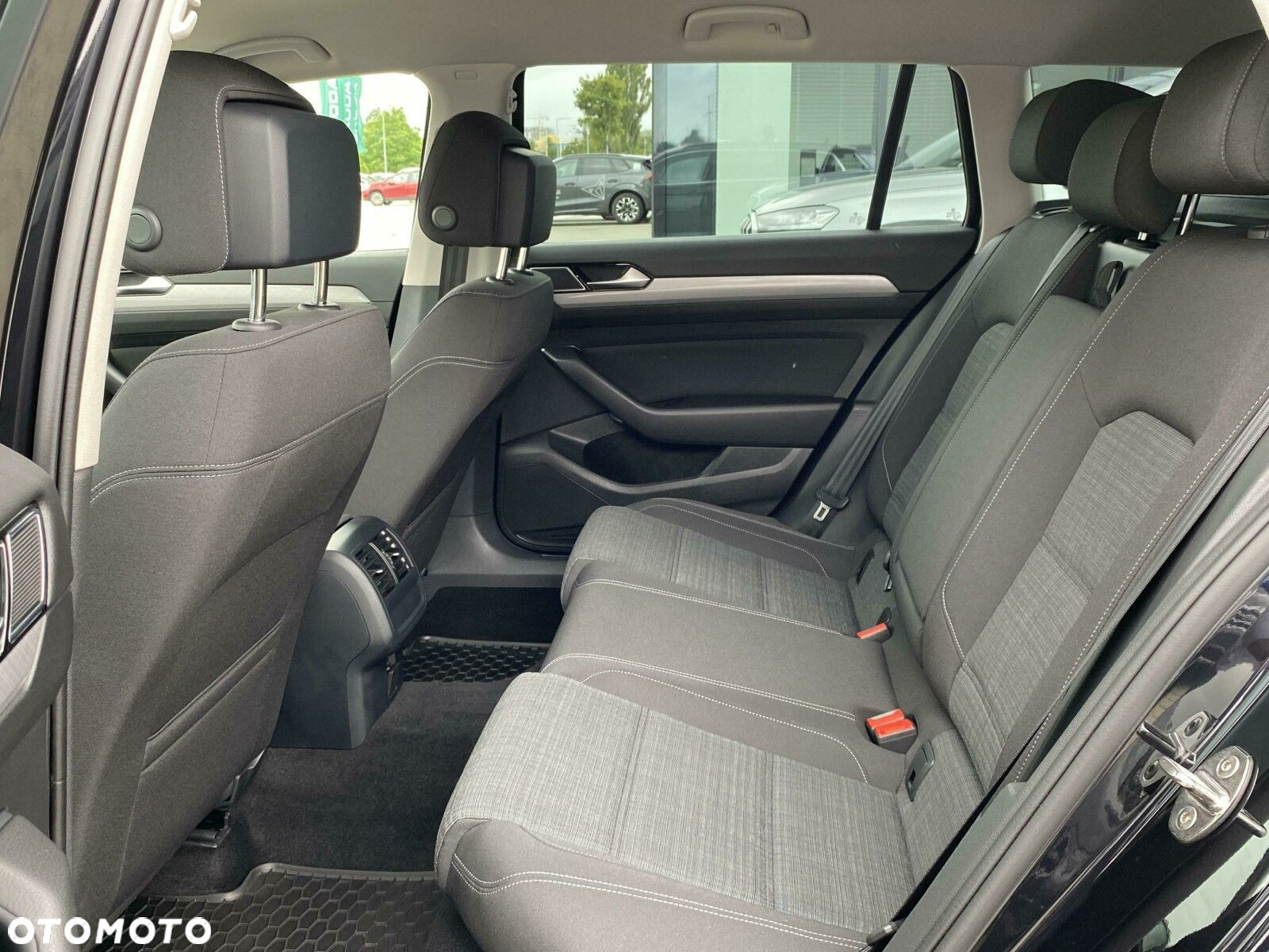 Volkswagen Passat 2.0 TSI Business DSG - 12