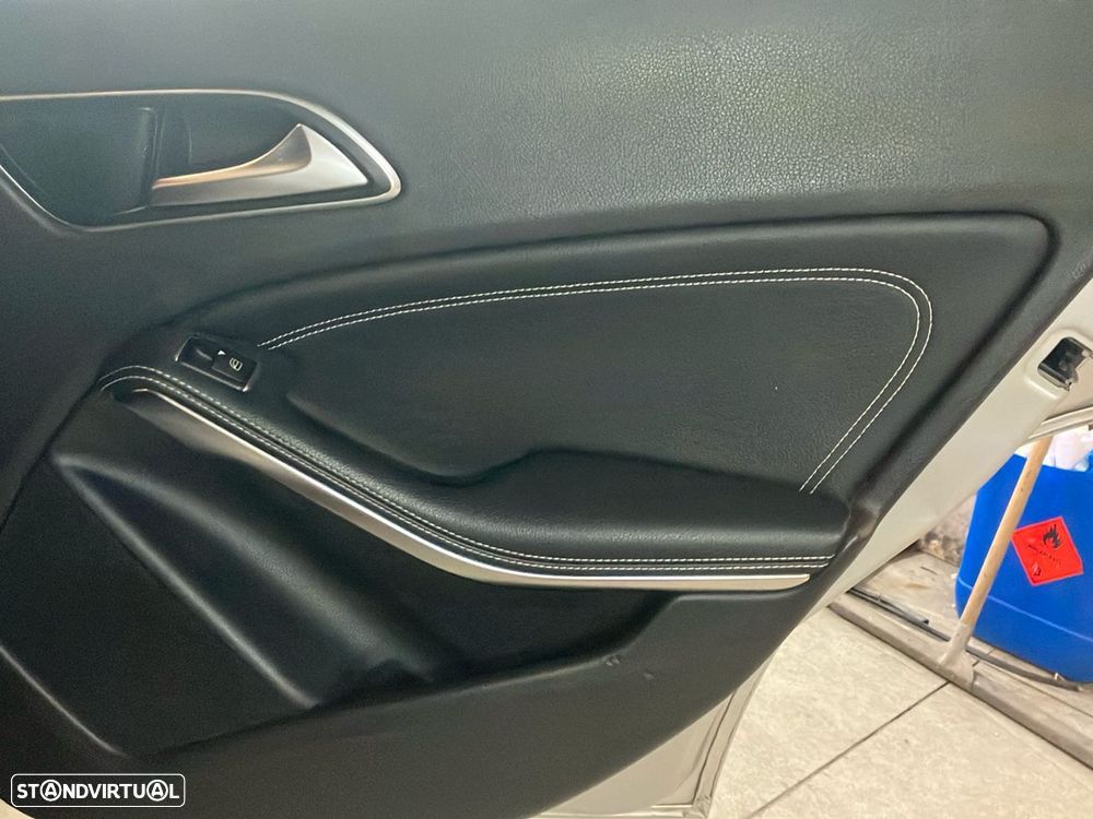 Mercedes-Benz GLA 180 CDI Urban - 20