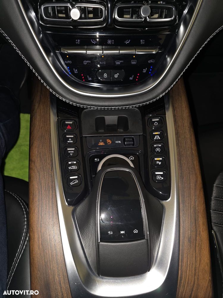 Aston Martin DBX - 14