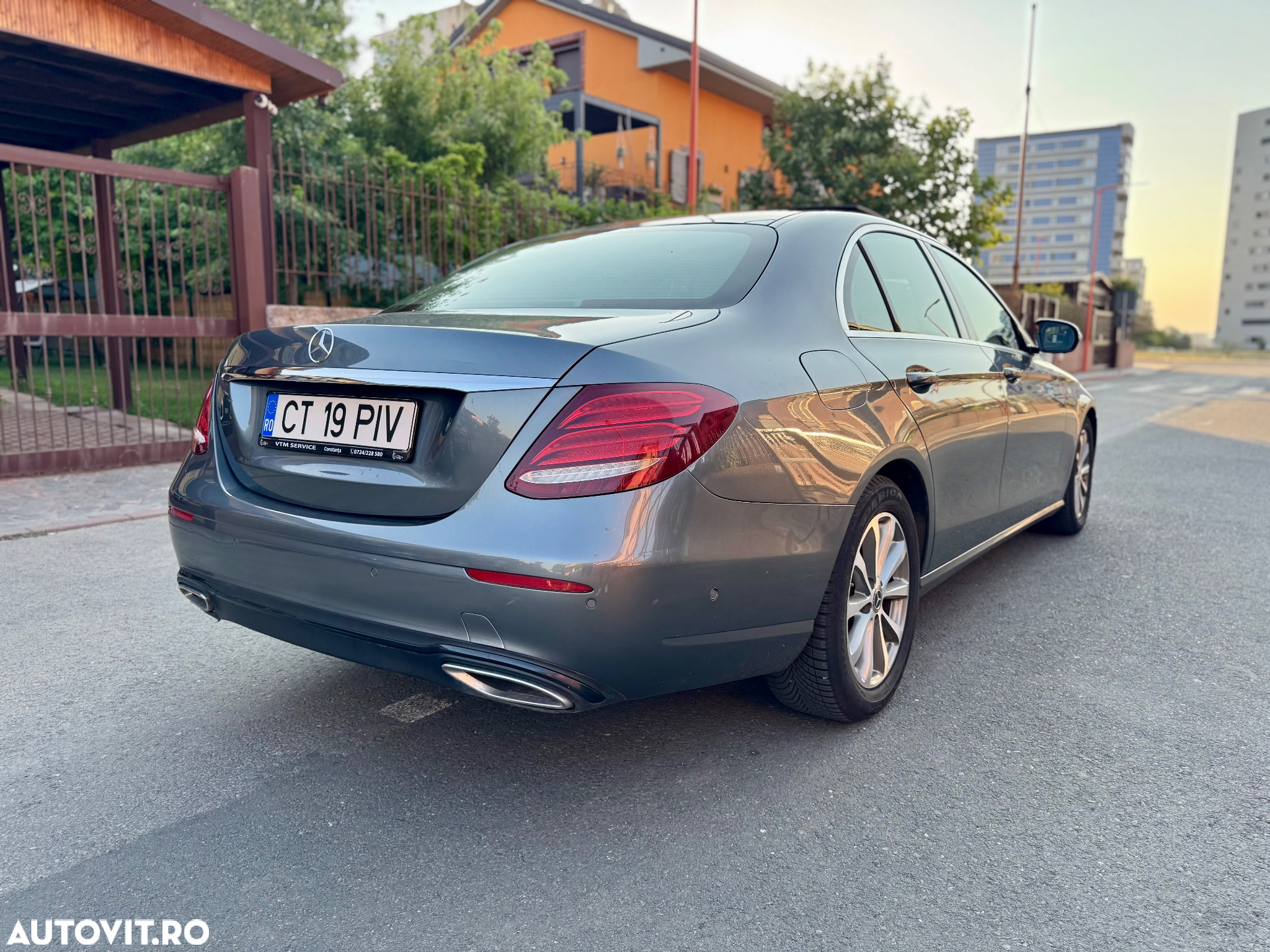 Mercedes-Benz E - 12
