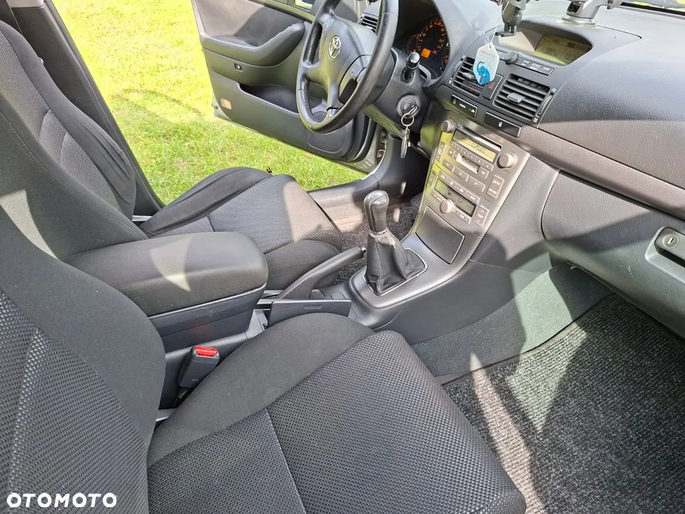 Toyota Avensis 1.8 VVT-i Sol - 15