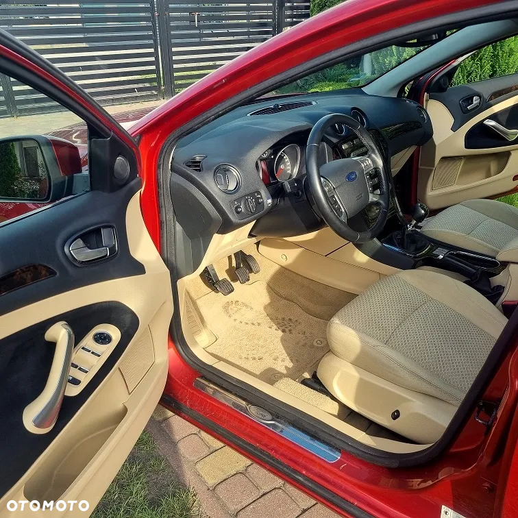 Ford Mondeo 2.5 Ghia - 14