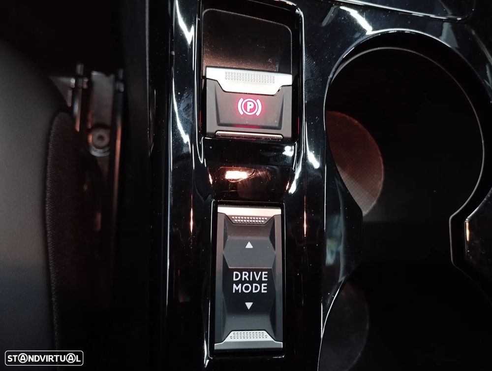 Peugeot 208 1.2 Hybrid Allure e-DCS6 - 34