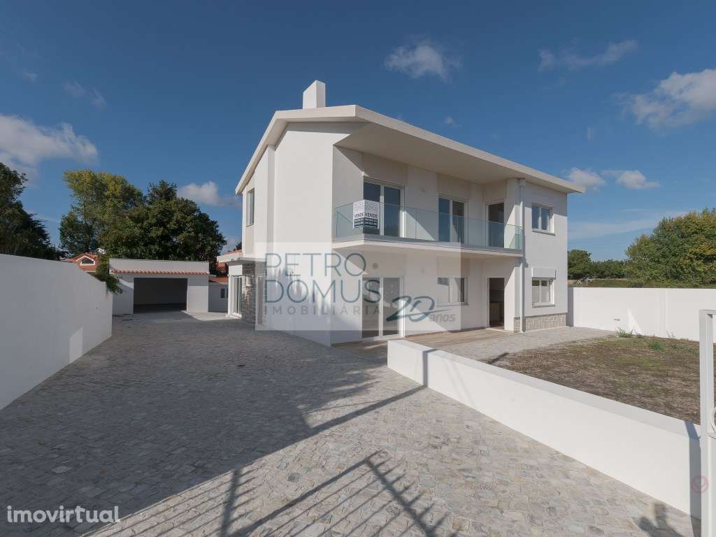 MORADIA UNIFAMILAR T4, CENTRO, MARINHA GRANDE, TOTALMENTE RECUPERAD... - Grande imagem: 3/48