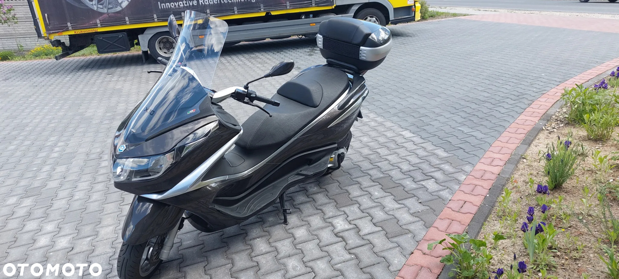Piaggio X10 - 17