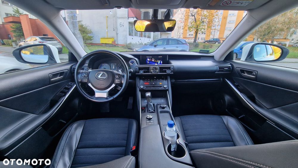 Lexus IS 300h Elegance EU6 - 13