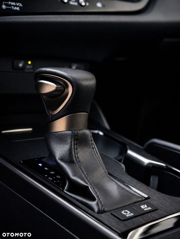 Lexus ES 300h Business Edition - 32