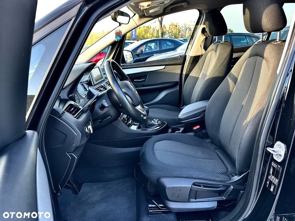 BMW Seria 2 218d - 32