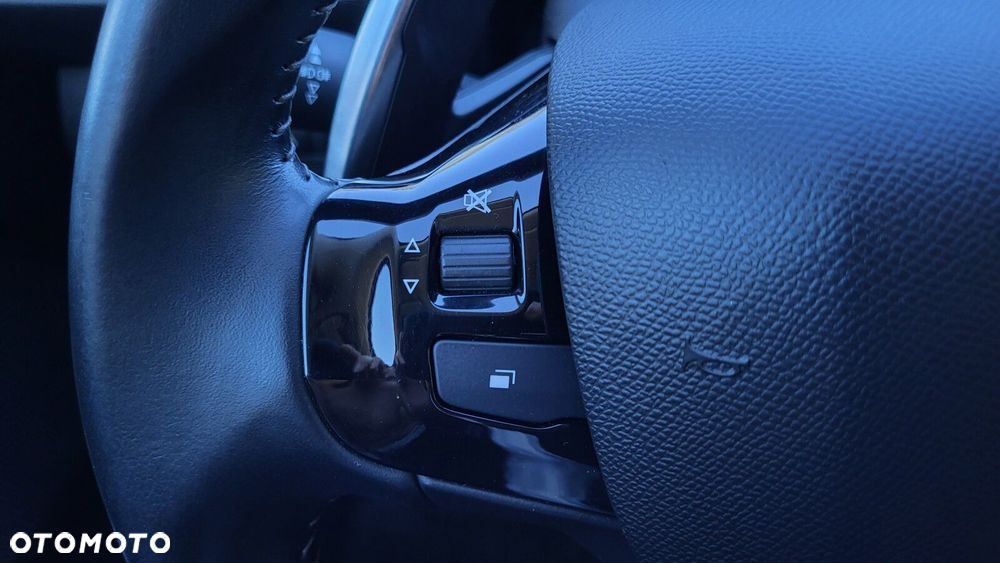 Peugeot 308 1.2 PureTech GPF Allure S&S EAT8 - 21