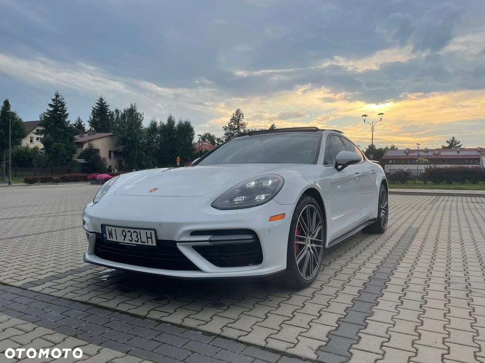 Porsche Panamera Turbo - 1