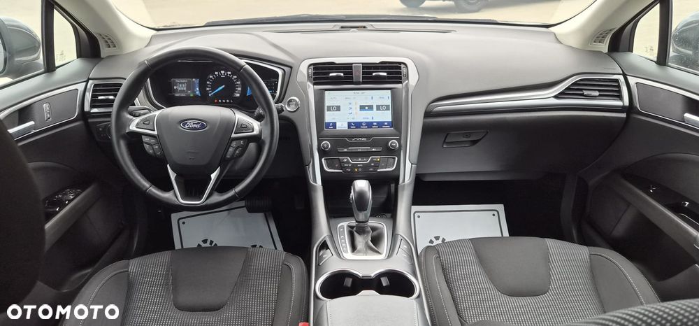 Ford Mondeo 2.0 Hybrid Titanium - 24