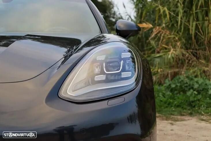 Porsche Panamera 4 E-Hybrid - 35