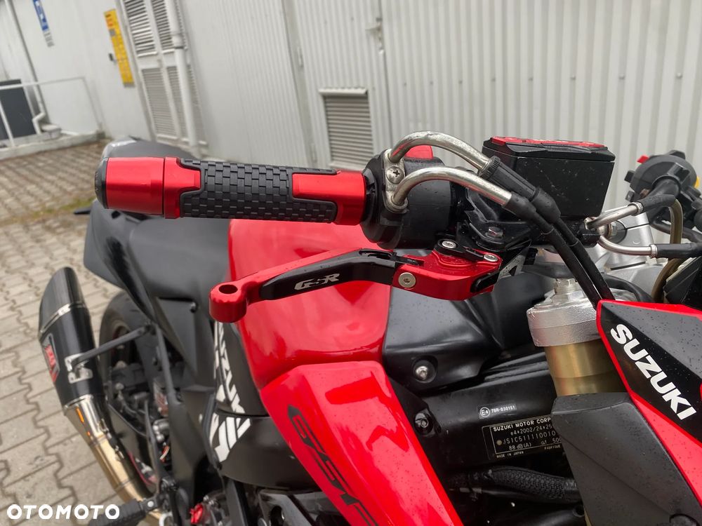 Suzuki GSR - 10