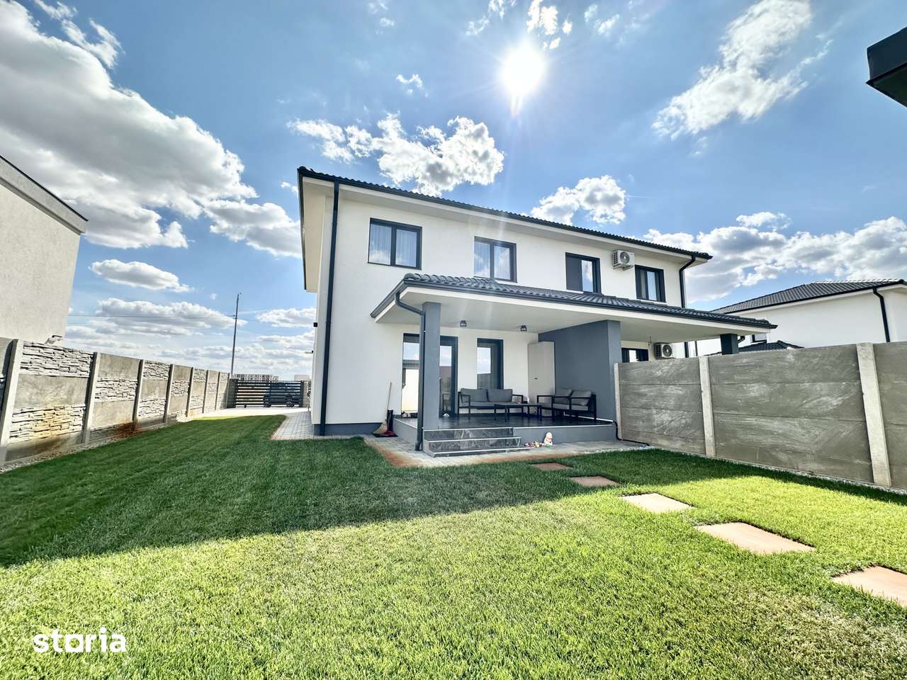 Duplex cu 4 camere - zid dublu despartitor - cartier asfaltat - Mosnit