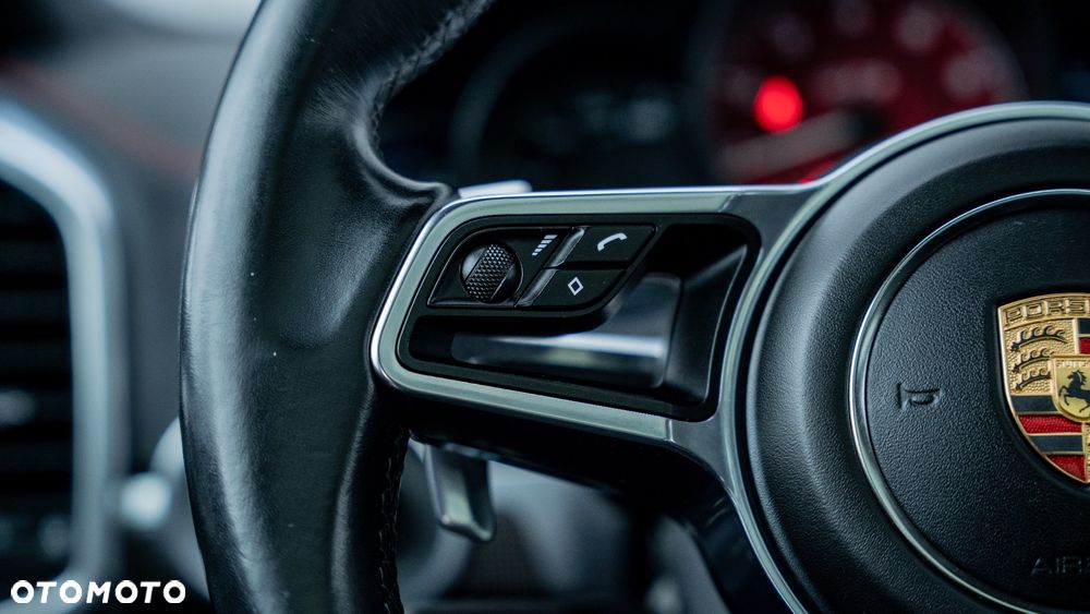 Porsche Cayenne GTS - 36