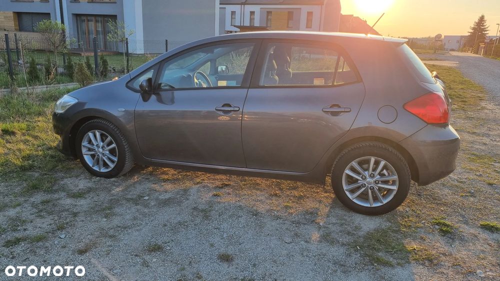 Toyota Auris 1.4 D-4D Premium - 4