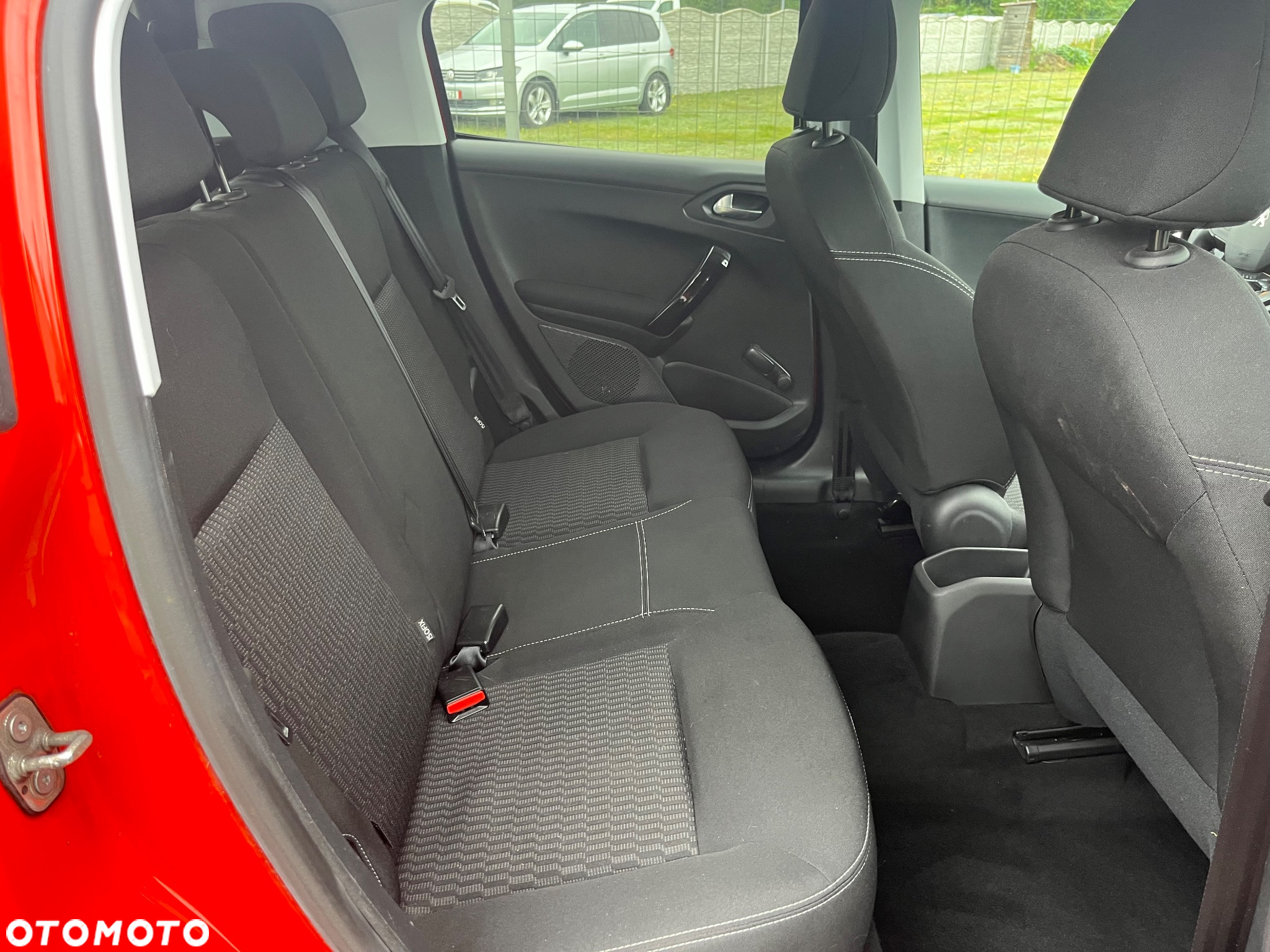 Peugeot 208 1.6 BlueHDi Allure S&S - 11