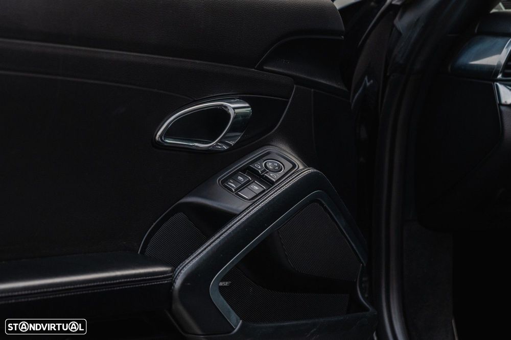 Porsche 911 (991) Carrera 4 Cabriolet PDK Black Edition - 28