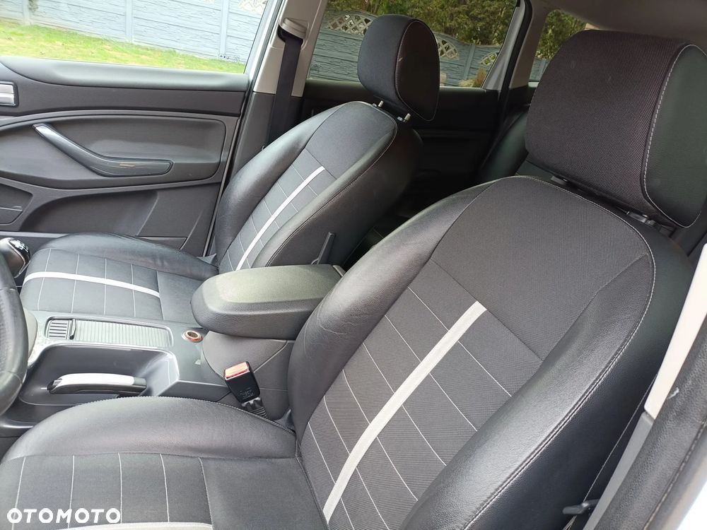 Ford Kuga 2.0 TDCi 2x4 Titanium - 12