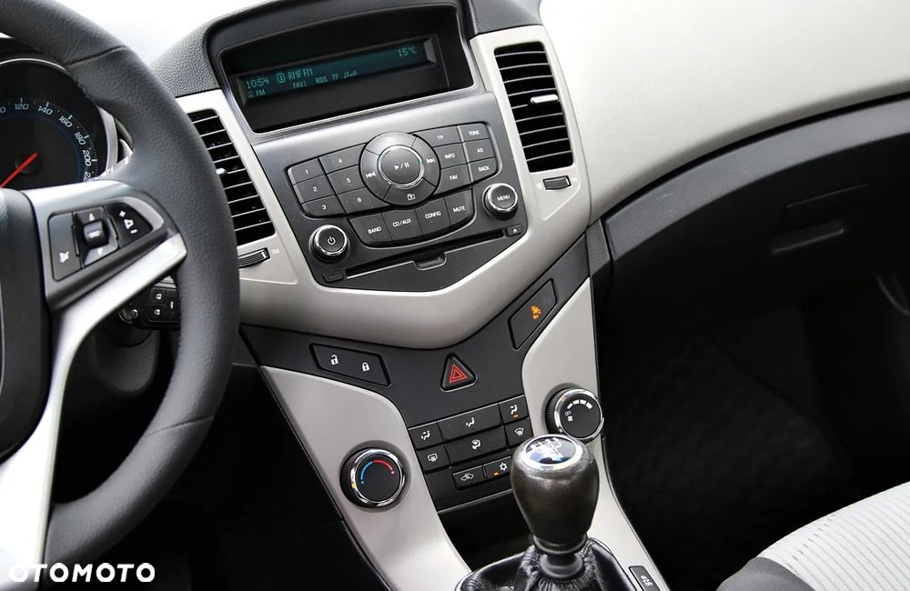 Chevrolet Cruze 1.6 LS+ - 18