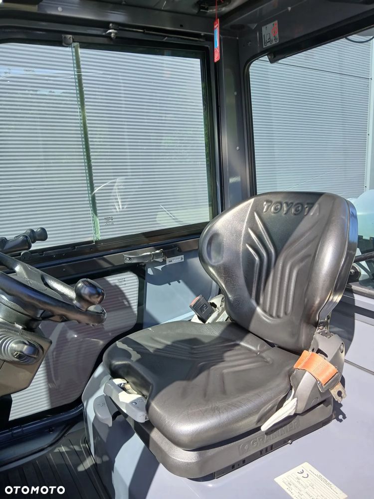 Toyota 02-8FGF30 - 8