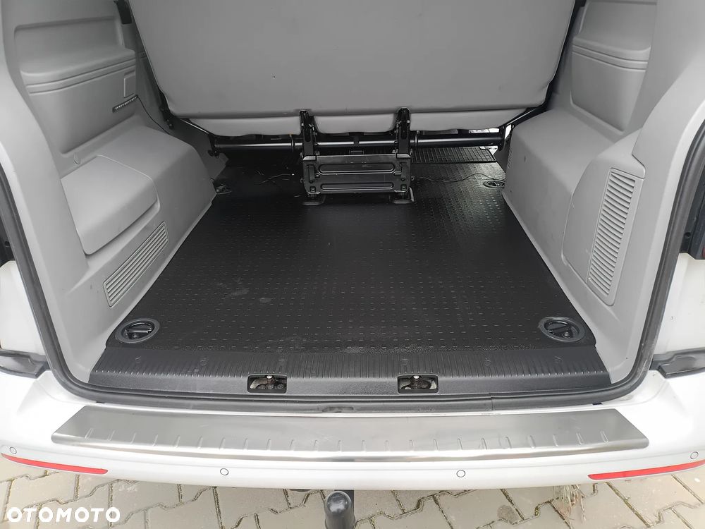 Volkswagen Caravelle - 12