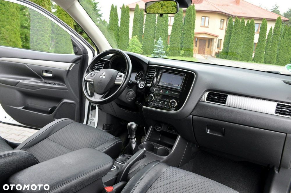 Mitsubishi Outlander - 25