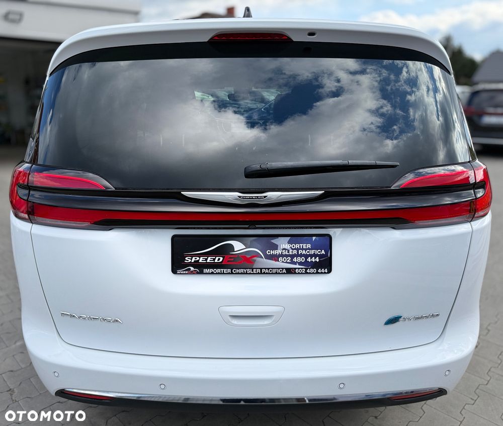Chrysler Pacifica - 11