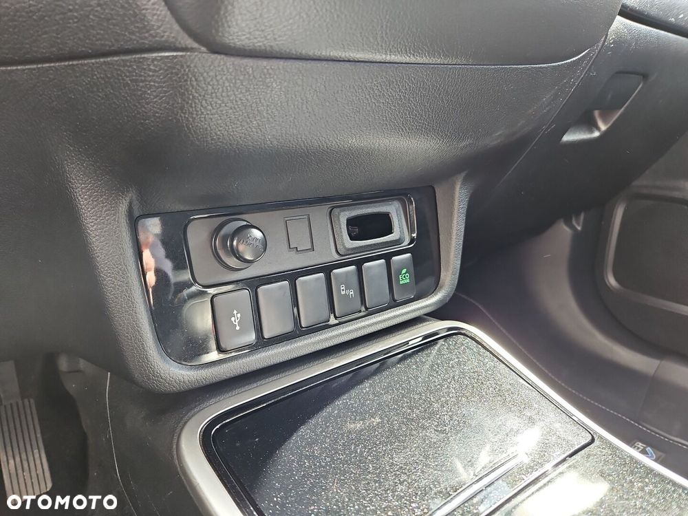 Mitsubishi Outlander - 18