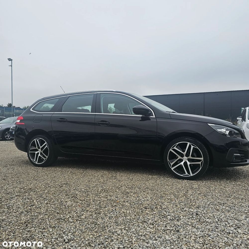 Peugeot 308 - 8