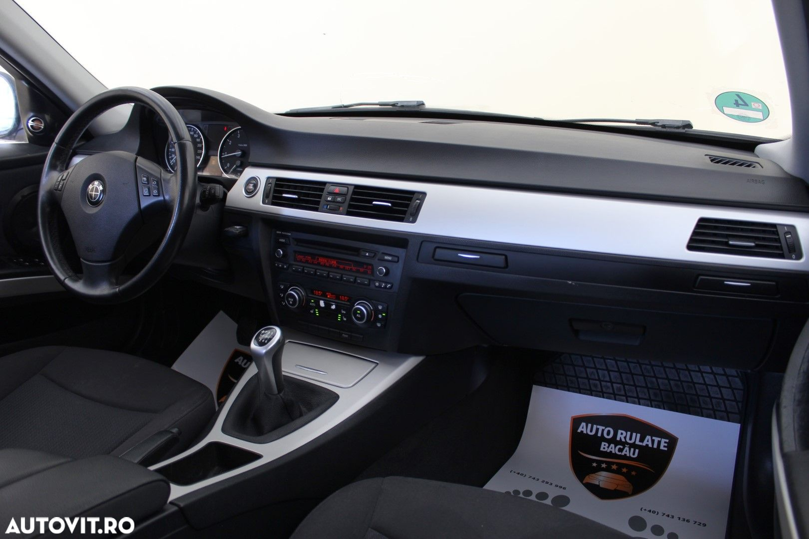 BMW Seria 3 318i Touring - 13