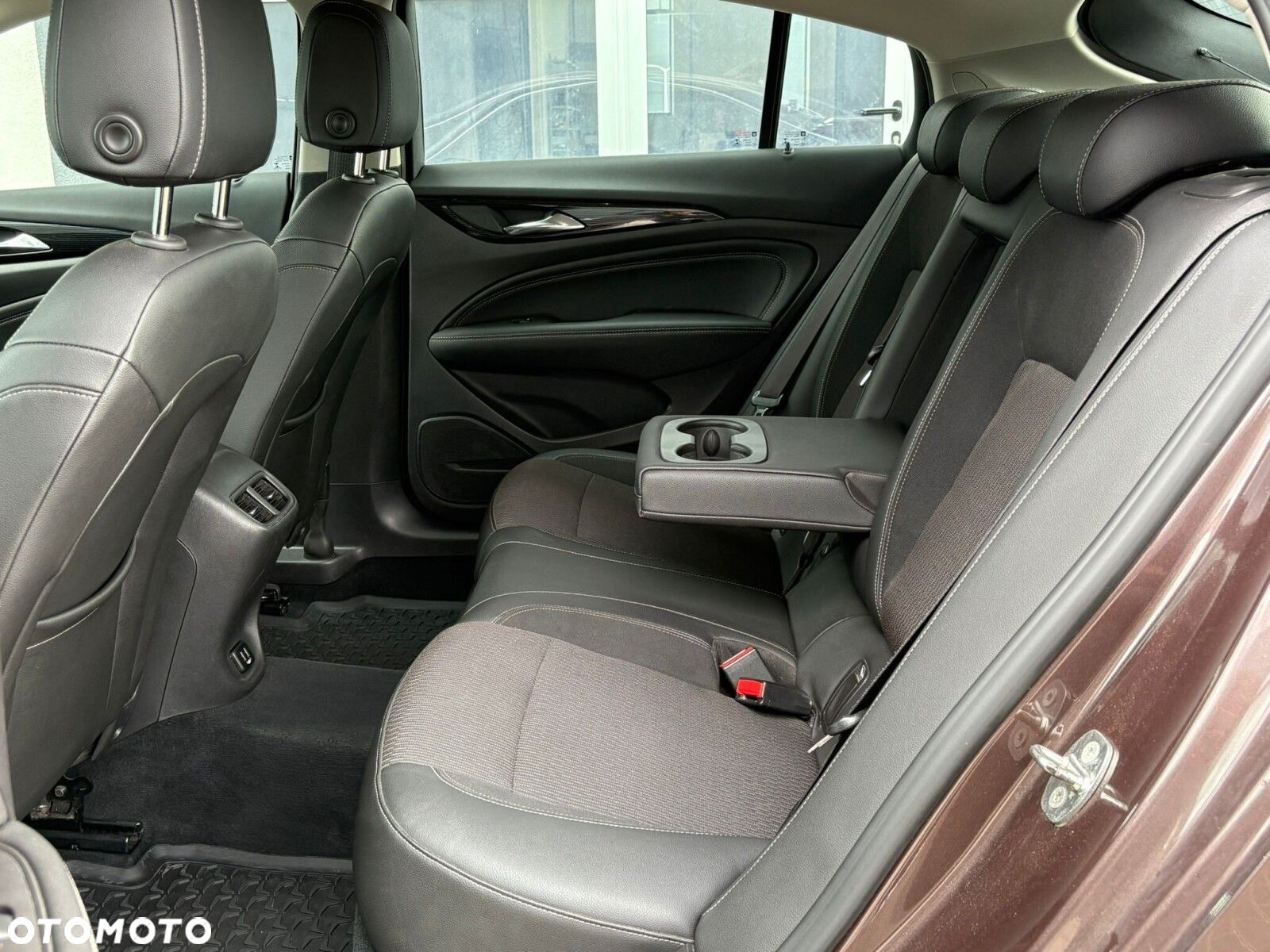 Opel Insignia - 12