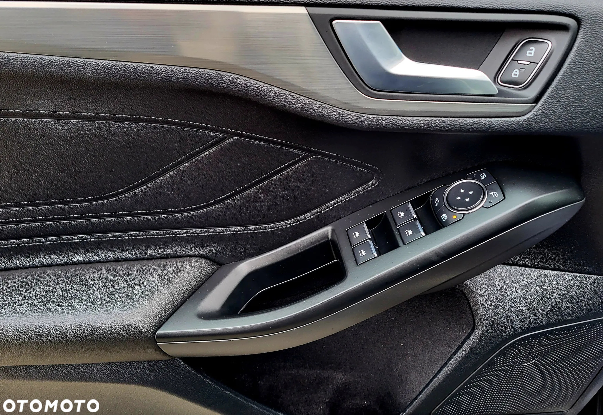 Ford Focus 1.0 EcoBoost Titanium Business - 24