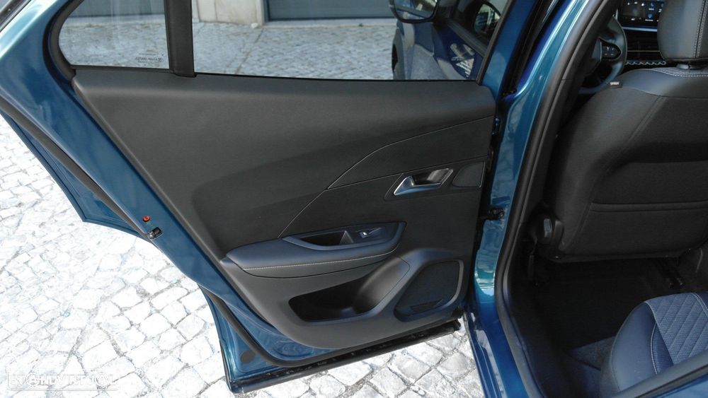 Peugeot e-2008 54 kWh Allure - 13