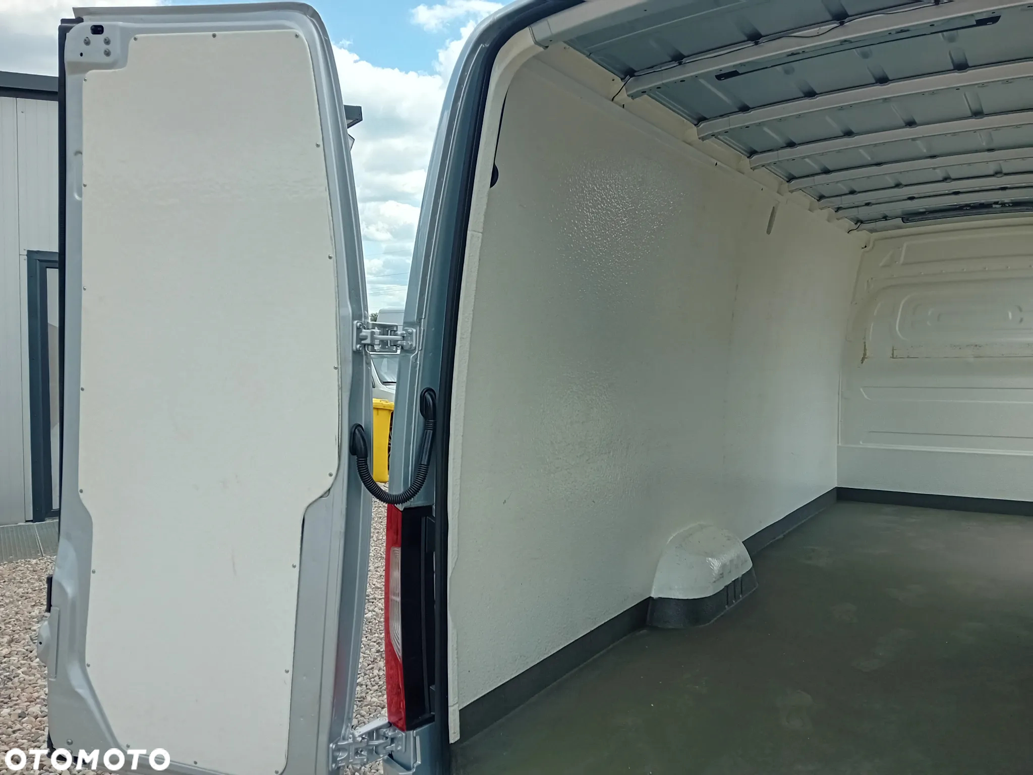 Mercedes-Benz Sprinter - 10