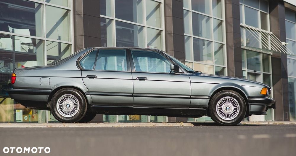 BMW Seria 7 750i - 7