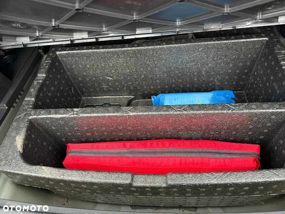 Toyota Avensis 1.8 Executive - 23