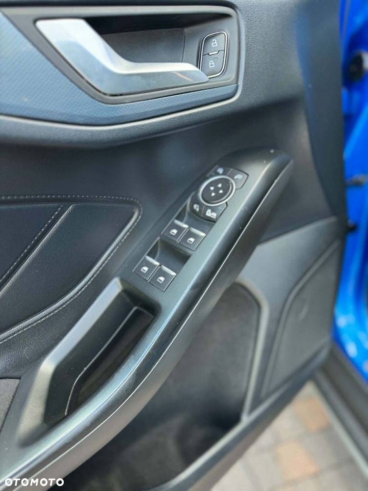 Ford Focus 1.5 EcoBoost Active X - 11