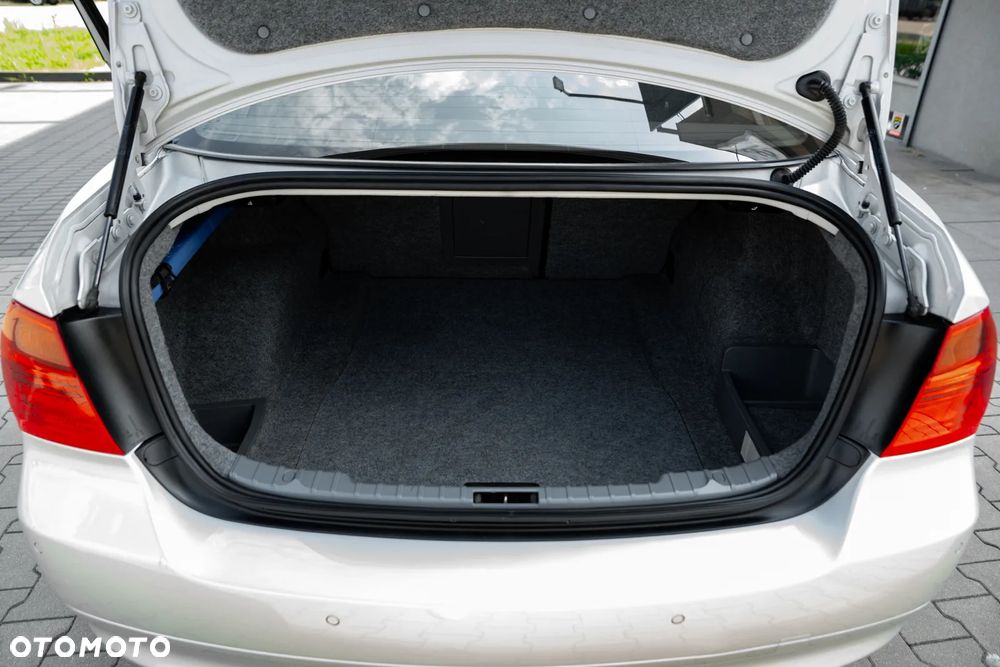 BMW Seria 3 330xi - 37