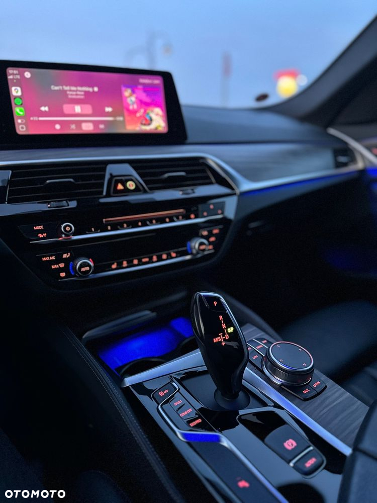 BMW Seria 5 520d M Sport - 10
