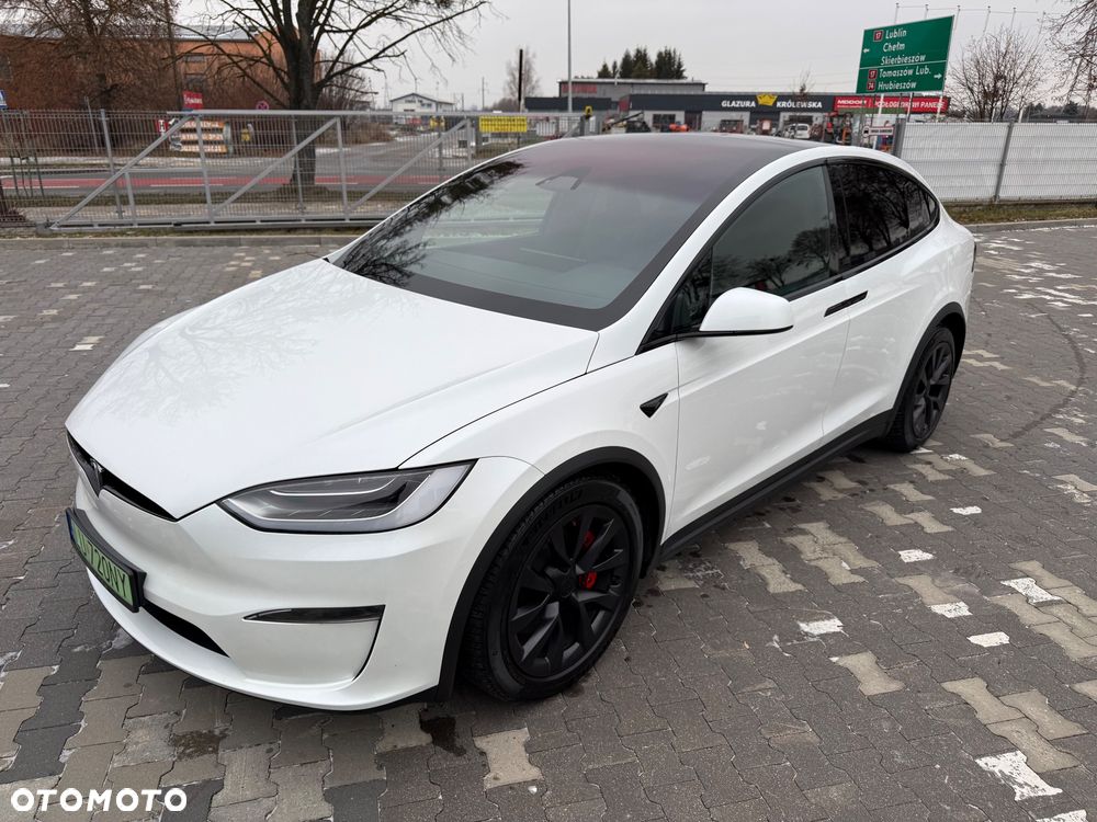 Tesla Model X - 10