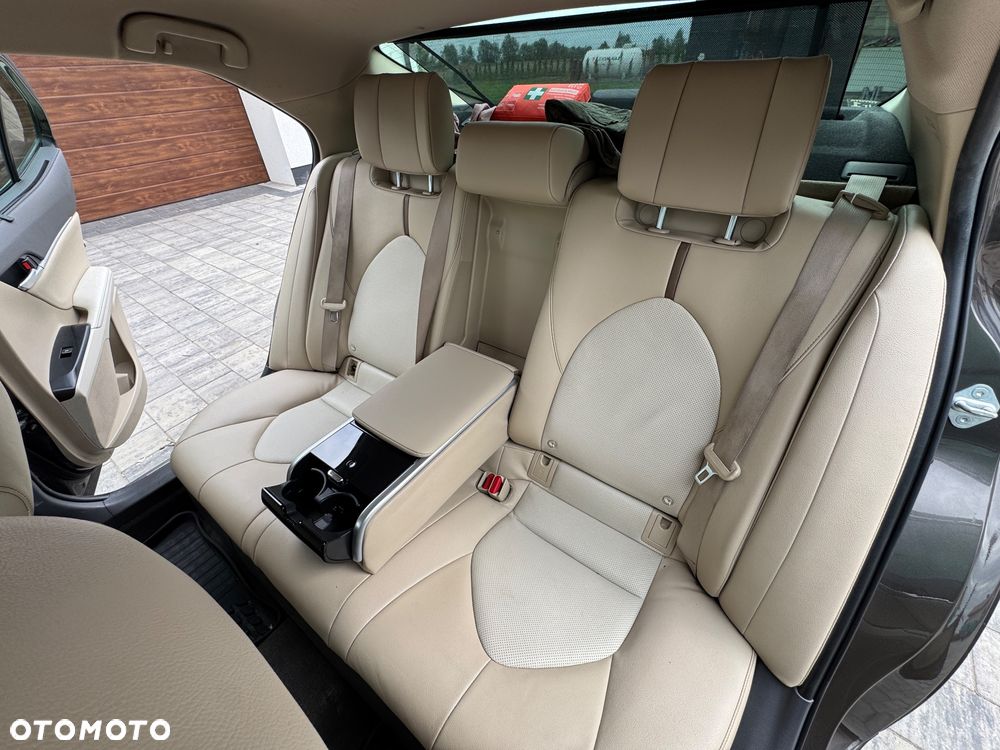 Toyota Camry 2.5 Hybrid Executive CVT - 8