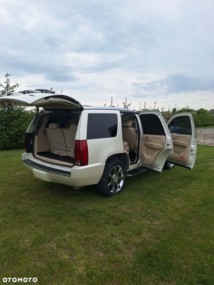 Cadillac Escalade - 5