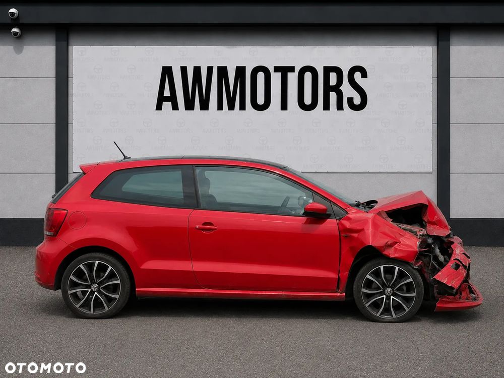 VOLKSWAGEN POLO 2013 *SAMOCHÓD NA CZĘŚCI* 6511 D8 / P3G MASKA, LAMPA, DRZWI, LUSTERKO, ZDERZAK, GRILL, BŁOTNIK, KLAPA, BELKA, DESKA, FOTELE, KANAPA, ĆWIARTKA KIEROWNICA, TARCZE, ZACISKI, ZAWIESZENIE, KOMPLETNY PRZÓD, KOMPLETNY TYŁ, LICZNIK, ZEGARY, PRAWE LEWE PRZÓD TYŁ
