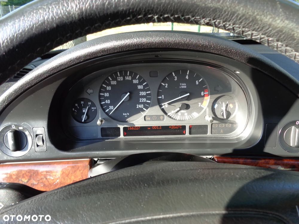 BMW Seria 5 - 36
