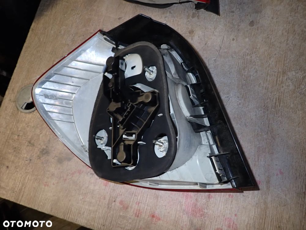 BMW 1 E87 LAMPA PRAWY TYŁ 6924502 - 3