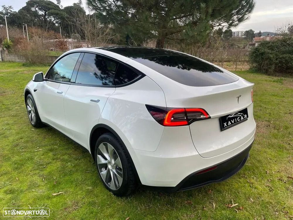 Tesla Model Y - 4