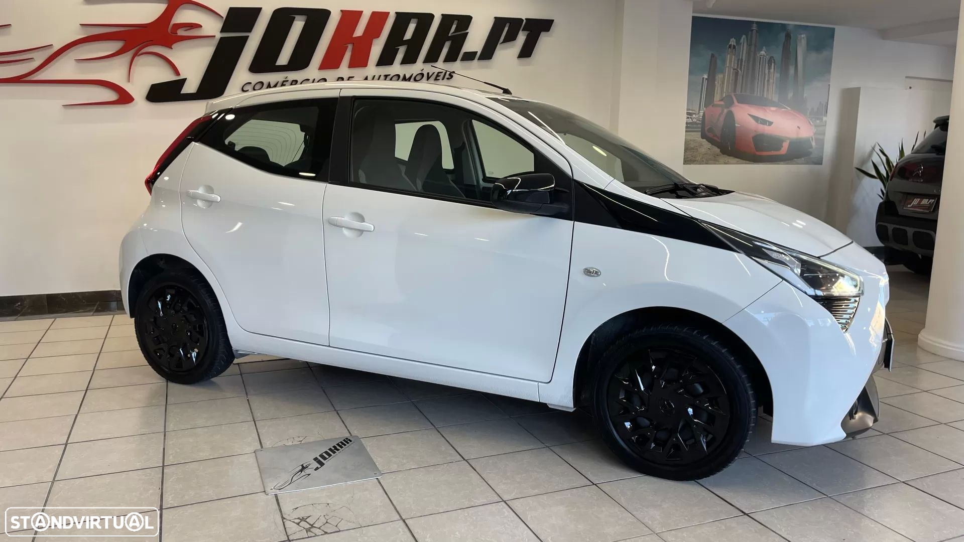 Toyota Aygo X Black&White - 10
