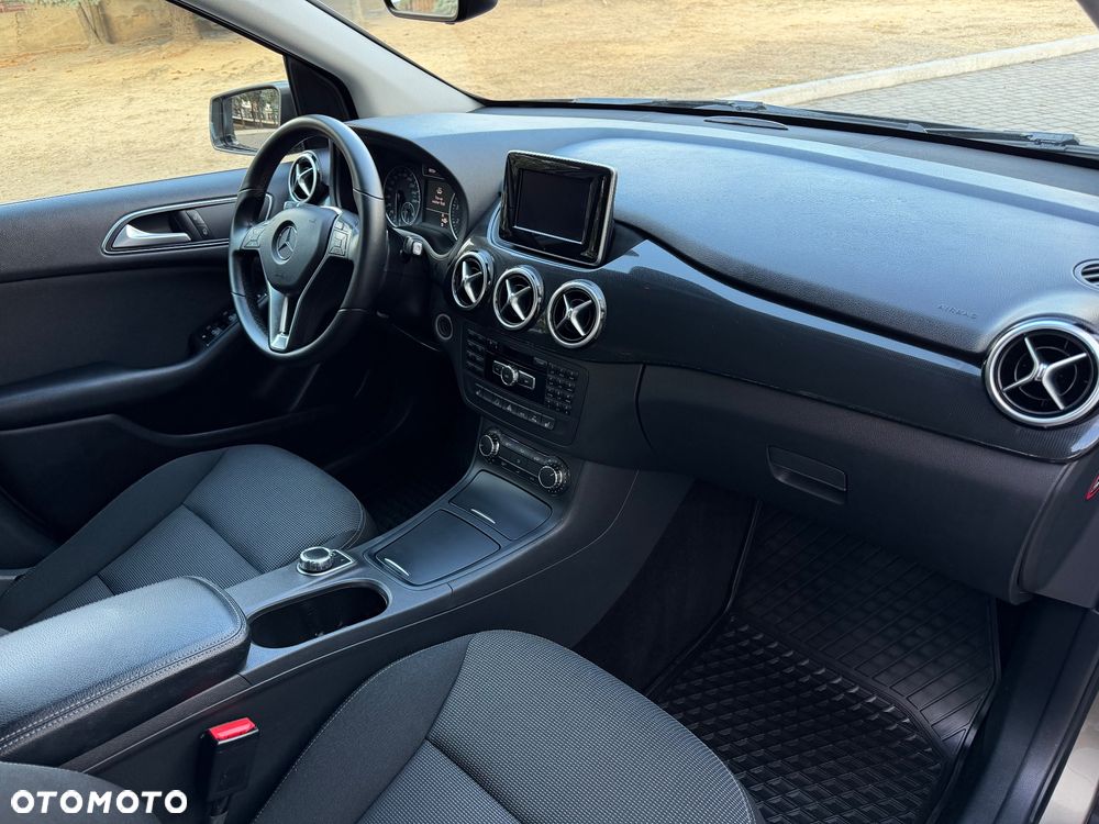 Mercedes-Benz Klasa B 180 (BlueEFFICIENCY) 7G-DCT - 26