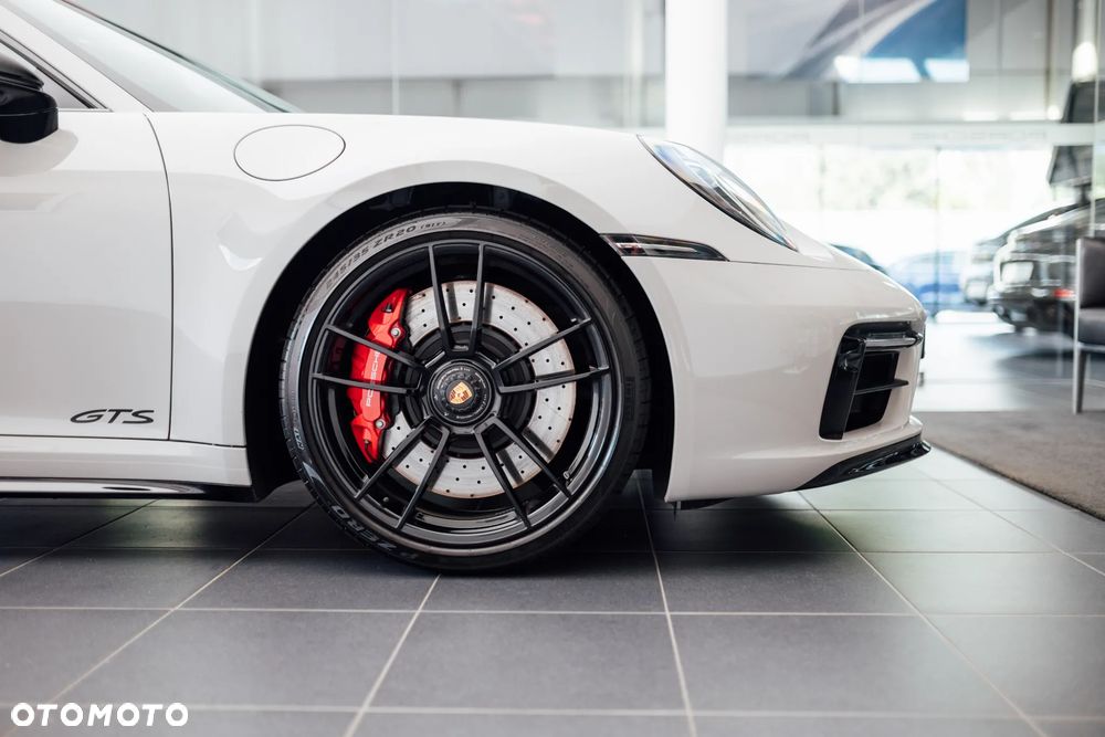Porsche 911 Carrera GTS - 26